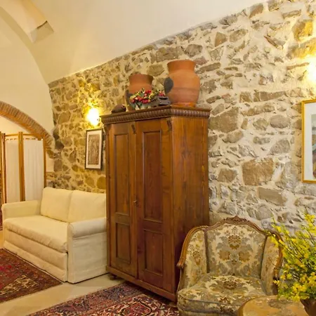 Casa Delle Camelie *